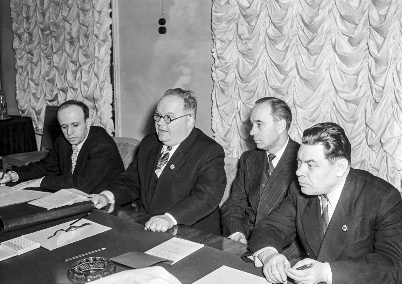 Министры ссср фото ЭВМ считает цифры: Главархив - о переписи населения в 1959 году / Новости города