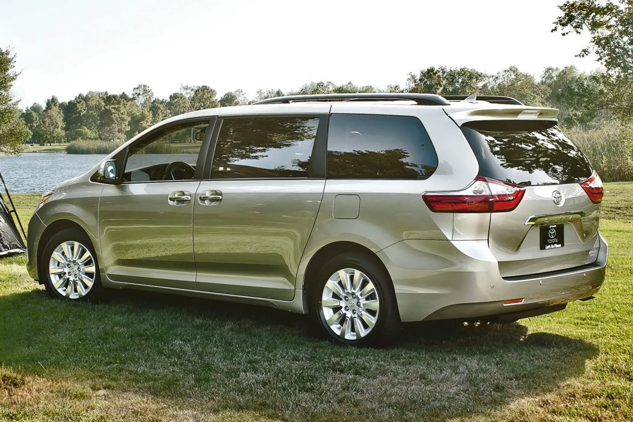 Минивэн 7 мест фото ТОП-5 выгодных автомобилей на аукционах Америки: Ford, Kia, Infiniti, Nissan, To