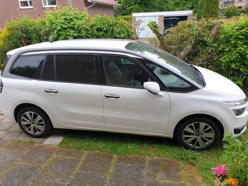 Минивэн 7 мест фото Белый цвет - Citroen Grand C4 Picasso (2G), 1,6 л, 2016 года наблюдение DRIVE2