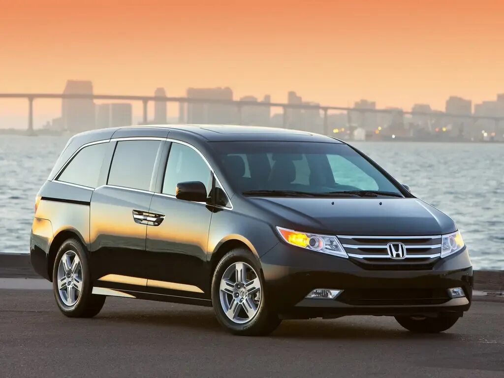 Минивэн марки автомобилей фото Honda Odyssey 2010, 2011, 2012, 2013, минивэн, 4 поколение, RL5 технические хара