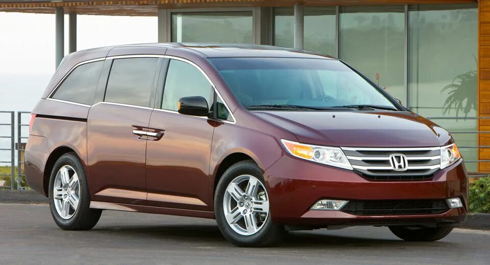 Минивэны все марки фото Honda Recalls 650,000 Odyssey Minivans & Ridgeline Pickups Carscoops Honda odyss