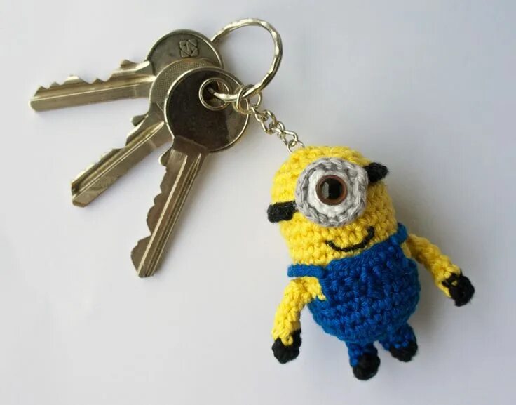 Миньоны брелок крючком схема и описание амигуруми PATTERN Crocheted Despicable Me Minion Keychain - Etsy Minion crochet, Disney cr