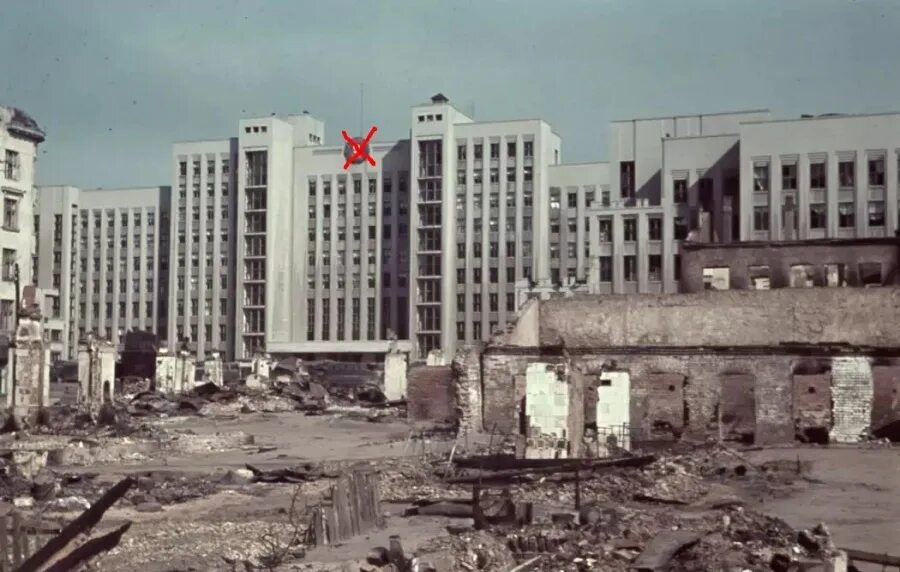 Минск 1941 фото Площадь Независимости: история изменений в фотографиях - Денис Блищ. Частное мне