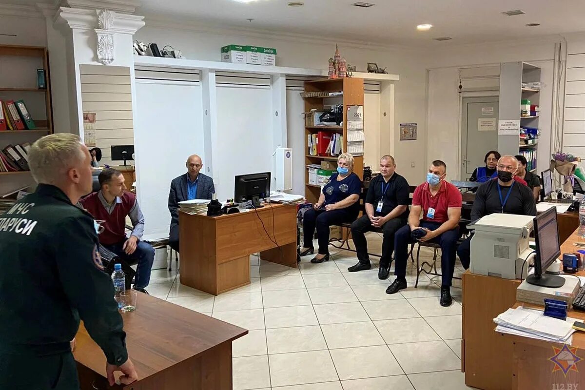 Минск новости фото Советский район. О правилах пожарной безопасности с работниками ТЦ "Зеркало"