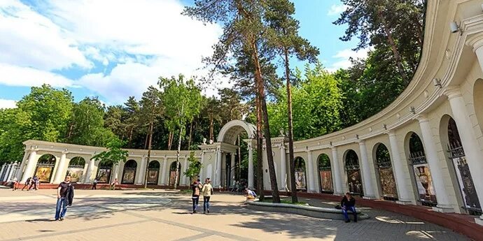 Минск парк челюскинцев фото Очевидец: парк Челюскинцев полностью эвакуировали из-за сообщения о минировании