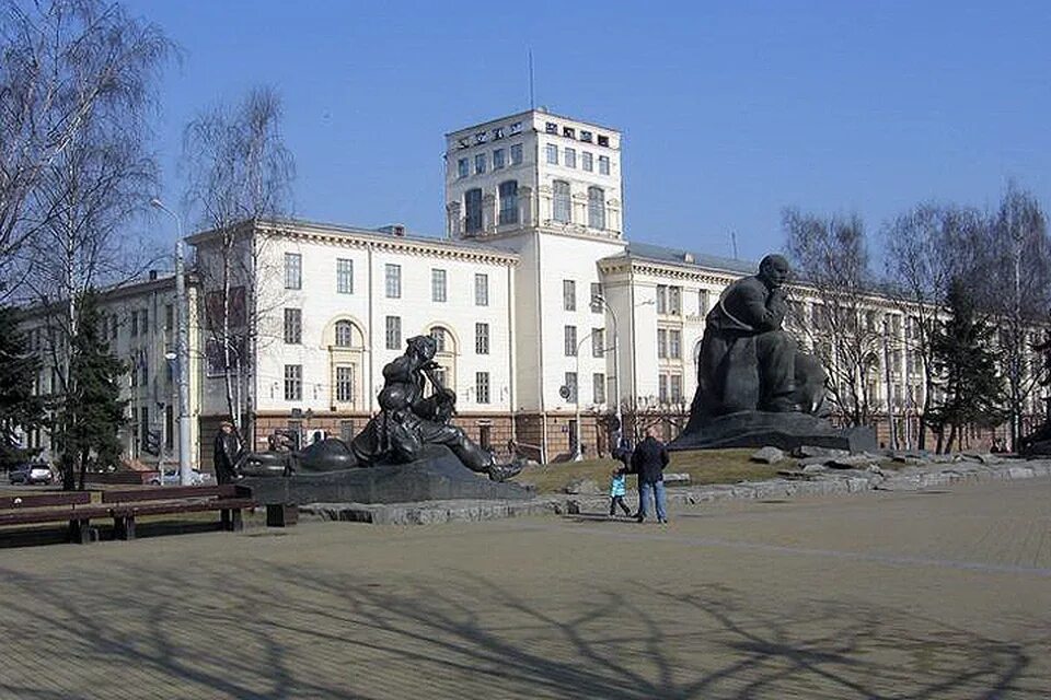 Минск площадь якуба коласа фото Завод на площади Якуба Коласа отдадут белорусским программистам - KP.RU