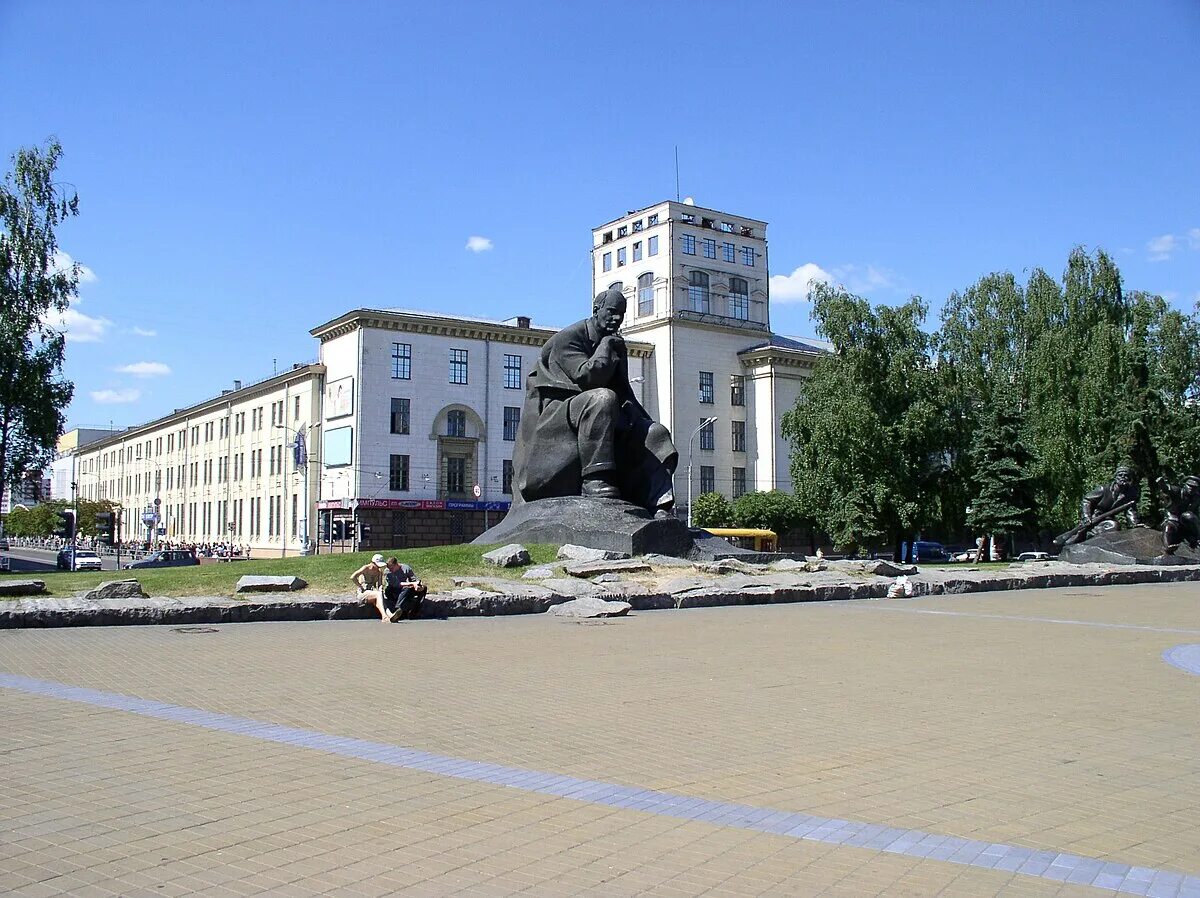 Минск площадь якуба коласа фото Файл:Belarus-Minsk-Yakub Kolas Square-2.JPG - Википедия