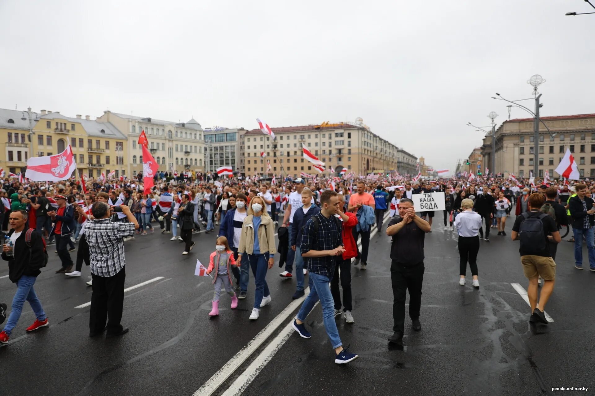 Минск сегодня 1 октября фото города люди Фотофакт: так сейчас выглядит площадь Независимости в Минске. 21.by