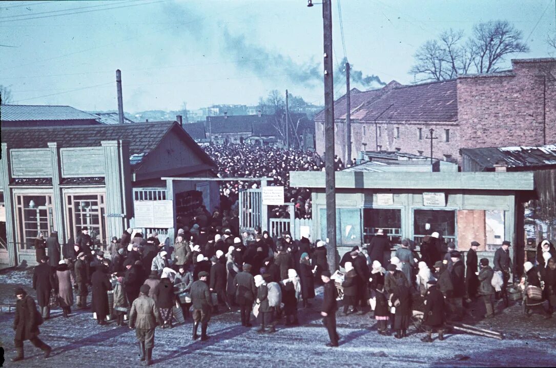 Минск в оккупации фото Файл:Miensk, Dobryja Myśli, Suraski Rynak. Менск, Добрыя Мысьлі, Сураскі Рынак (