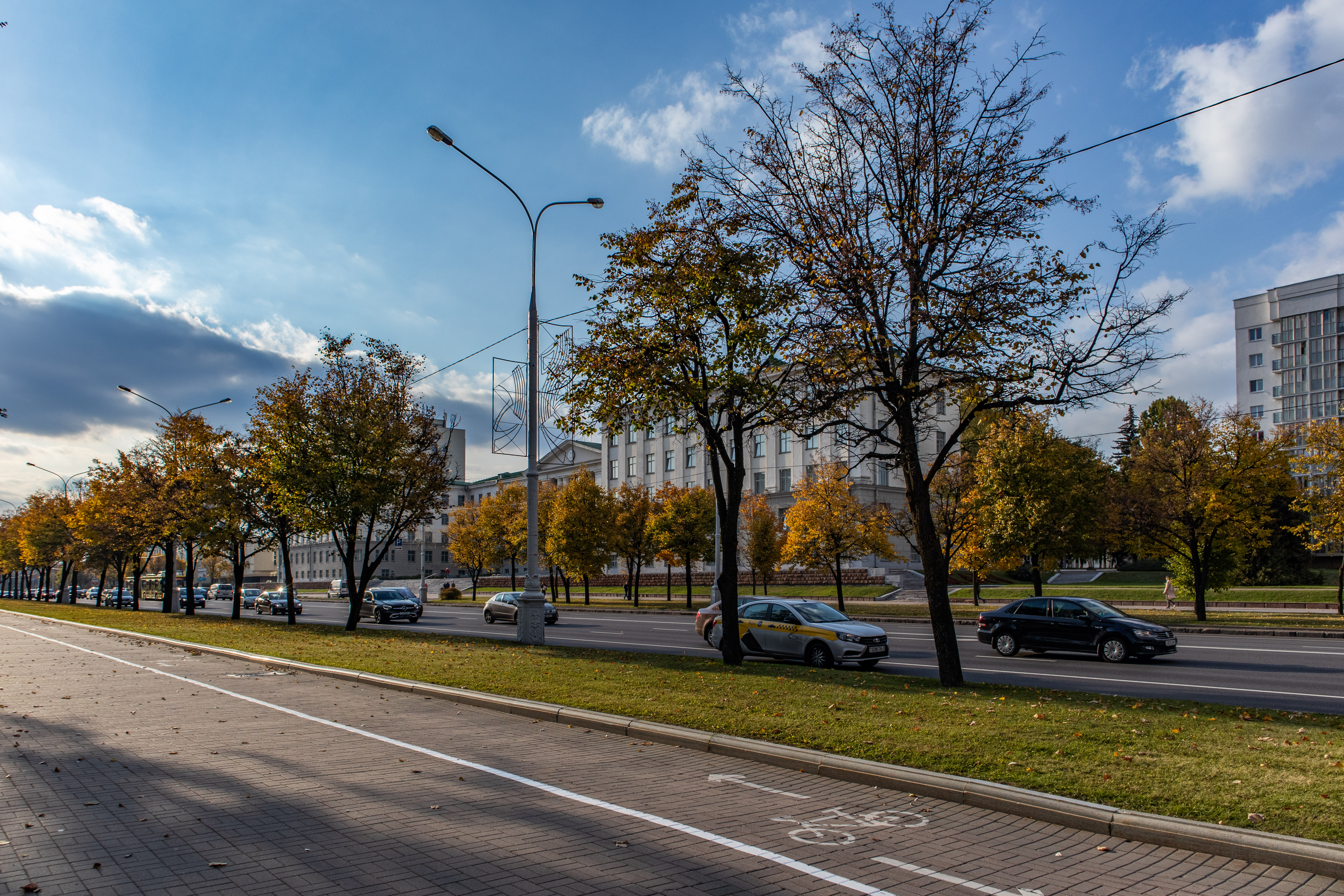 Минск в октябре фото File:Niezaliežnasci avenue in Minsk (October 2021) p09.jpg - Wikimedia Commons