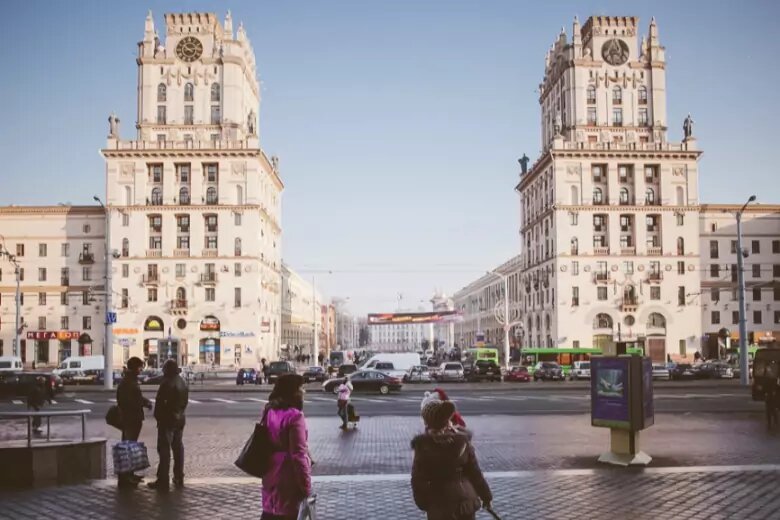 Минск ворота города фото МИД Франции посоветовало своим гражданам срочно покинуть территорию Беларуси Инт