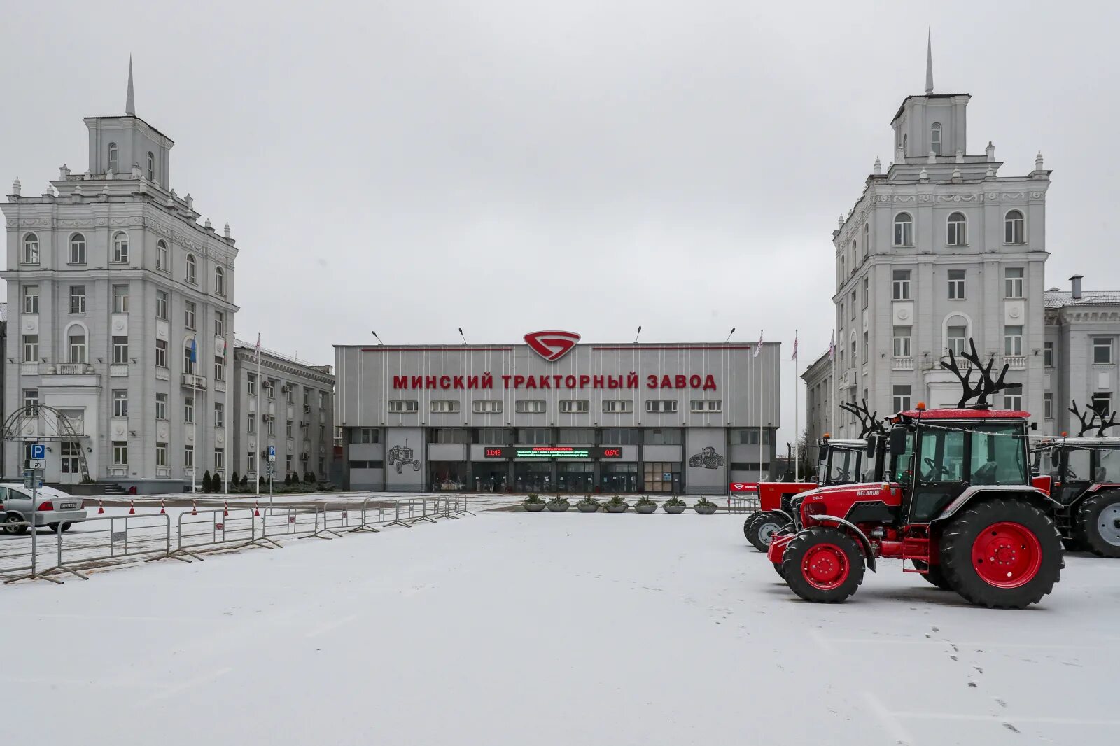 Минский тракторный завод фото Дзівосы па-Belarusку: МТЗ приглашает на новогодний праздник 25 декабря