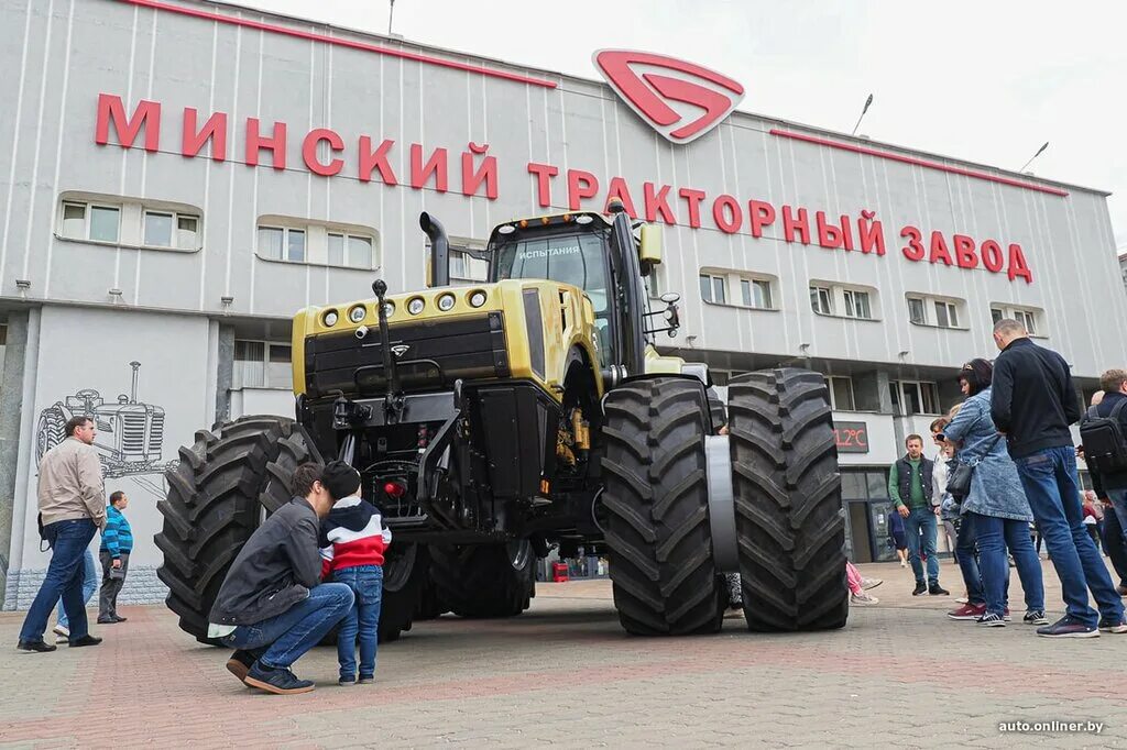 Минский тракторный завод фото Minsky Traktorny zavod, machine building, Minsk, Daŭhabrodskaja vulica, 29 - Yan