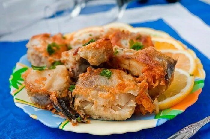 Минтай на сковороде самый вкусный рецепт фото Вкусные и простые блюда из минтая Рыбная мука, Еда, Рыбные рецепты