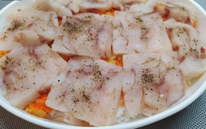 Минтай приготовление с фото The dish turns out to be just magical: a delicate and juicy fish, fragrant rice 