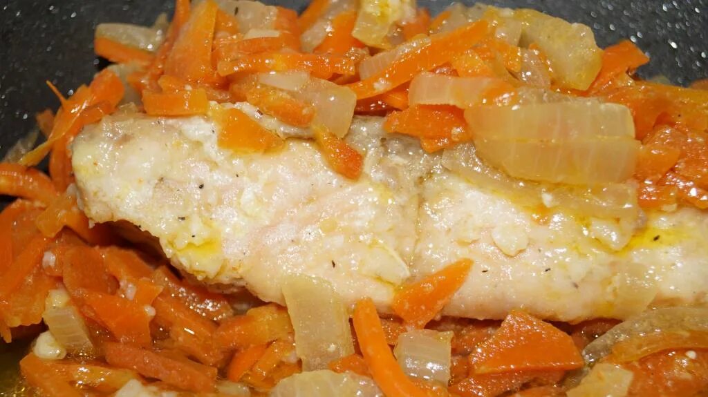 Минтай тушеный с луком фото Кета под шубой. Кулинарные шедевры. Фотоконкурсы