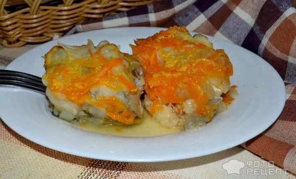 Минтай тушеный с луком фото Минтай в мультиварке с морковью и луком со сметаной CoffMachines.ru