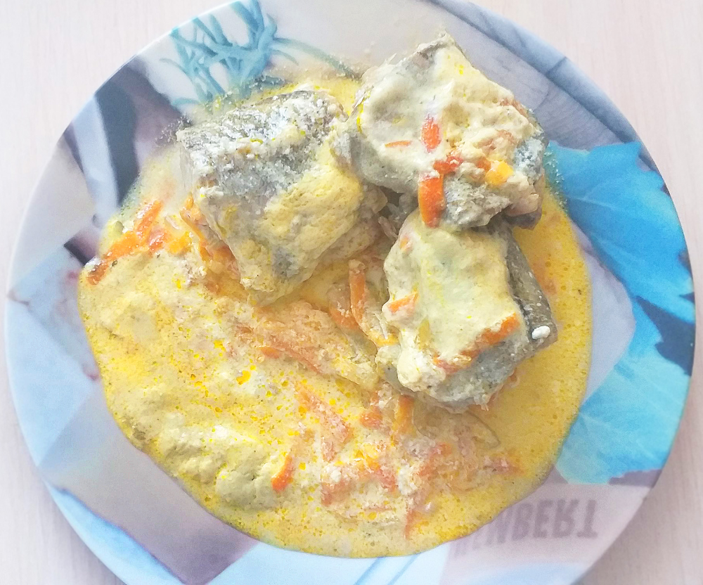 Минтай в сметане рецепт с фото Минтай тушеный в сметане рецепт с фото пошагово Recipe Food, Ethnic recipes, Tac
