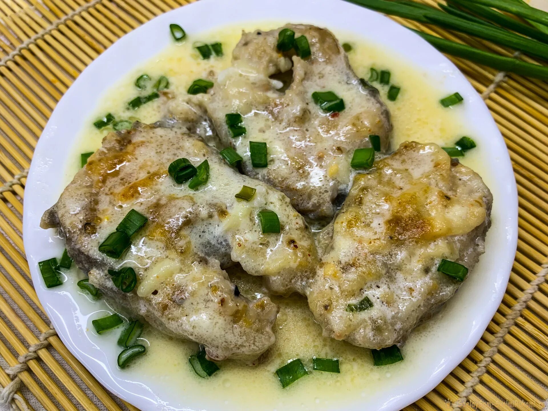 Минтай в сметане рецепт с фото Минтай, тушеный кусочками в сметанном соусе на сковороде