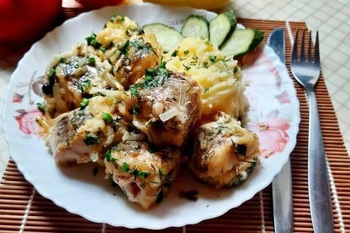 Минтай в соусе фото Минтай в сливочно-луковом соусе. Шедевр из простых продуктов для тех, кто любит 