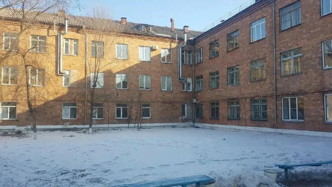 Минусинская межрайонная больница ботаническая ул 2а фото Промедление смерти подобно: в Минусинске ребенок стал жертвой нападения и халатн
