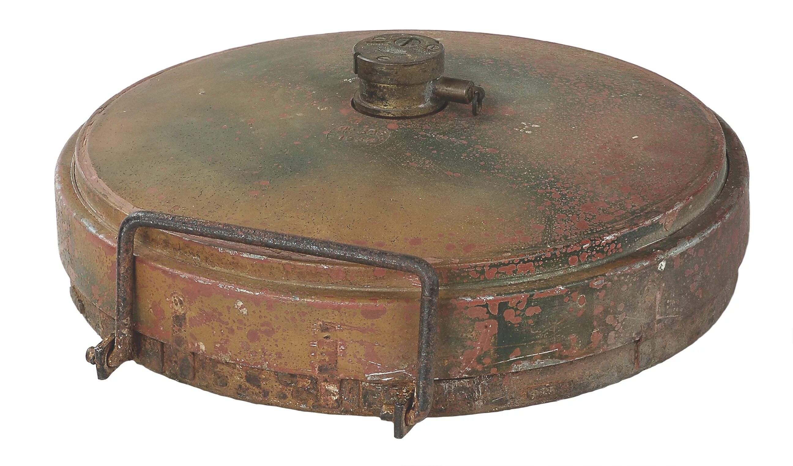 Мины великой отечественной войны фото The Germans developed this plate-shaped antitank mine (teller is the German word