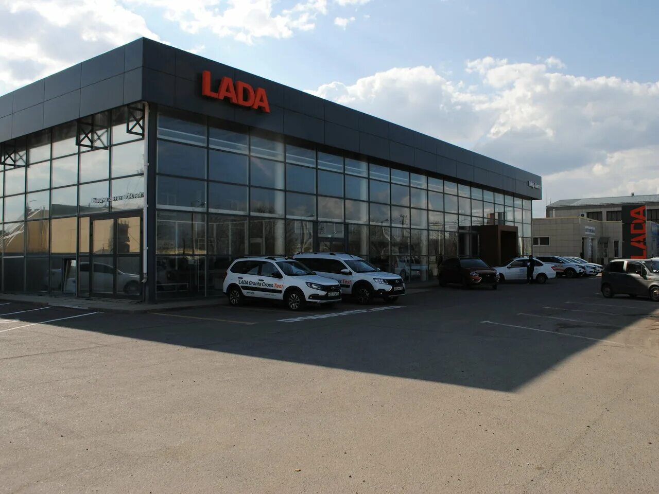 Мир авто ул пушкина 93а волжский фото Профиль дилера Мир Авто LADA Волжский на Авто.ру