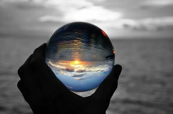 Мир через фото Pin by Steph Tatroe- Garisto on photography Crystal ball, Glass photography, Ama