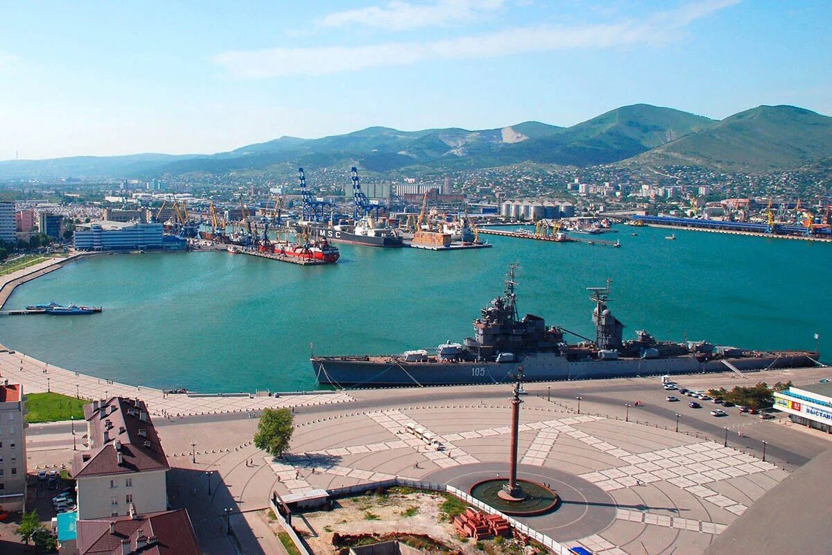 Мир фото новороссийск Город-герой Новороссийск. Коммунисты вместе с другими жителями выступают против 