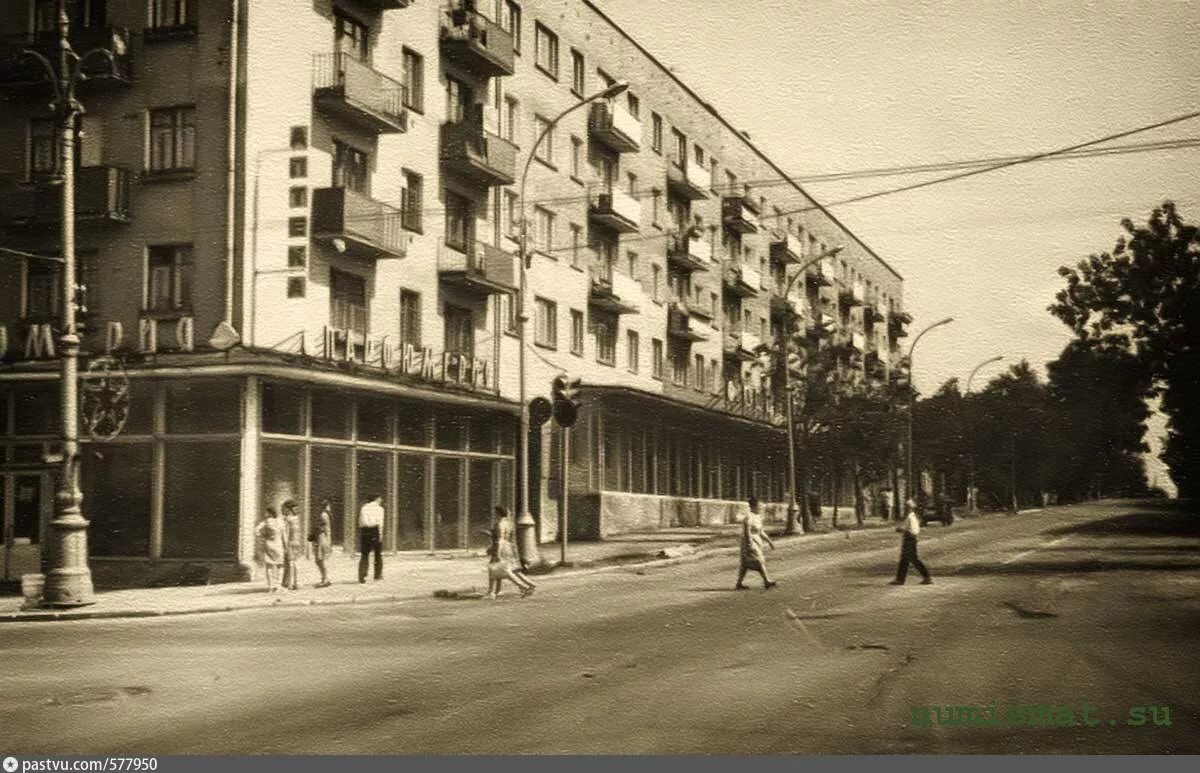 Мир фото советская ул 10 Улица Большевистская. Магазин "Парфюмерия" и аптека № 1 - Retro photos