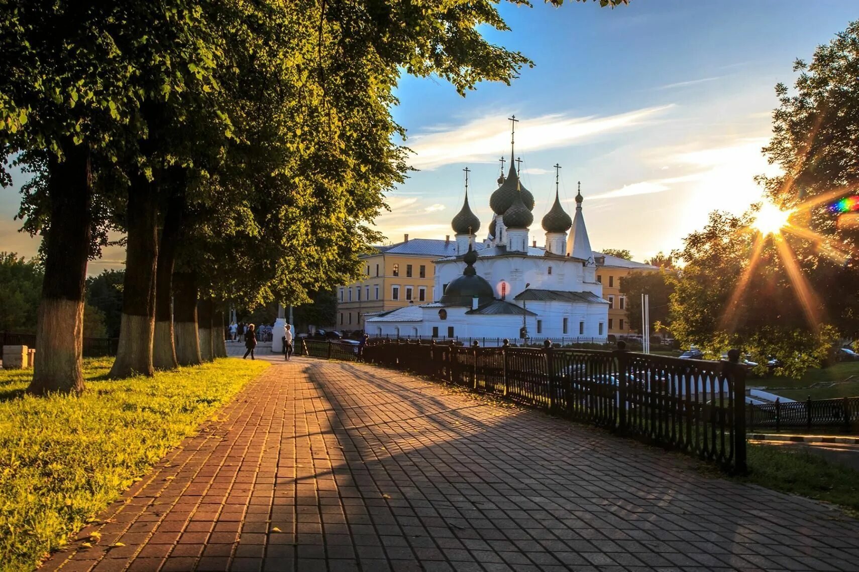 Мир фото ярославль Пешеходная экскурсия "Прогулка-квест по центру Ярославля" 2022, Ярославль - дата