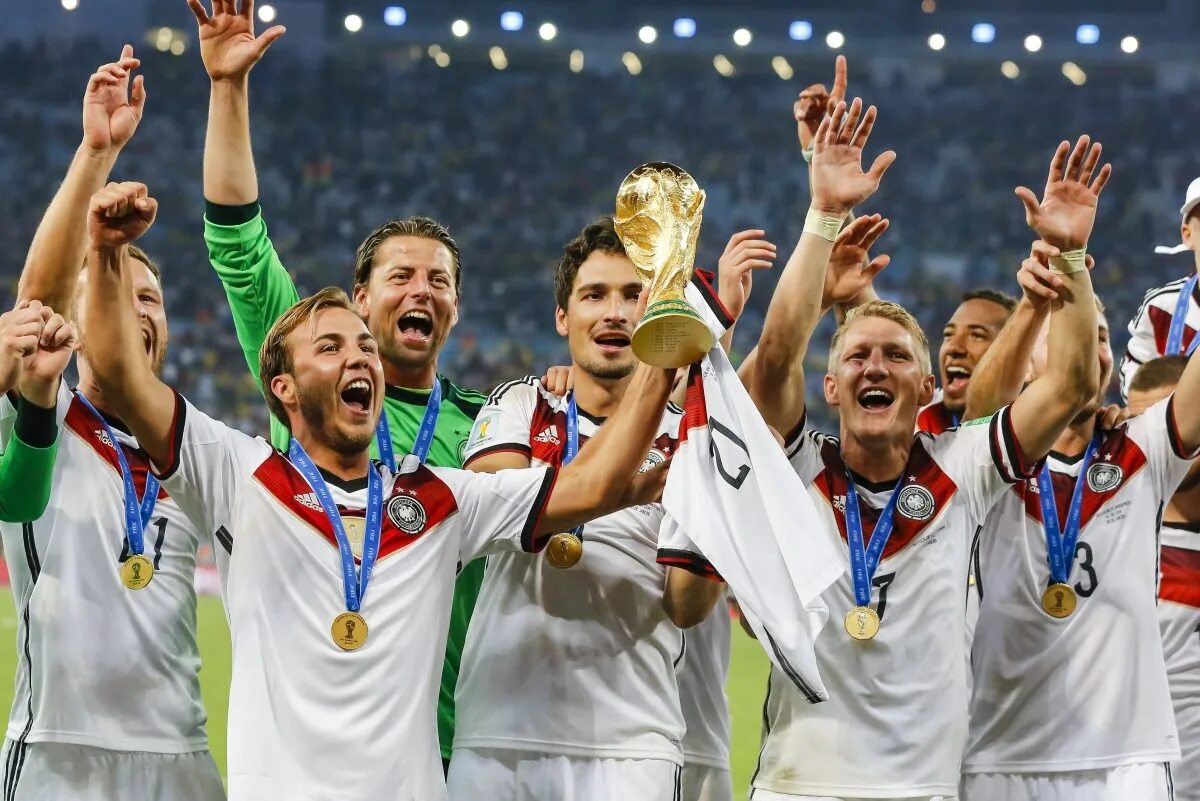 Мир футбола фото Немецкий футбольный союз (DFB) планирует снять ... Football House 100% футбола Ф