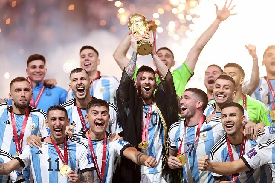Мир футбола фото Сборная Аргентины выиграла третий чемпионат мира и обошла Францию и Уругвай - Че