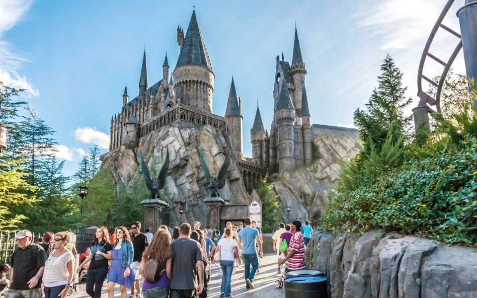 Мир гарри поттера фото Wizarding World of Harry Potter 10 Years Later: 'We're Not Done,' Says Universal