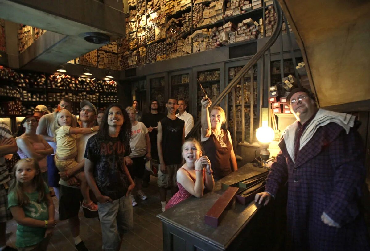 Мир гарри поттера фото I Bought A $47 Interactive Harry Potter Wand And It Was Totally Worth It