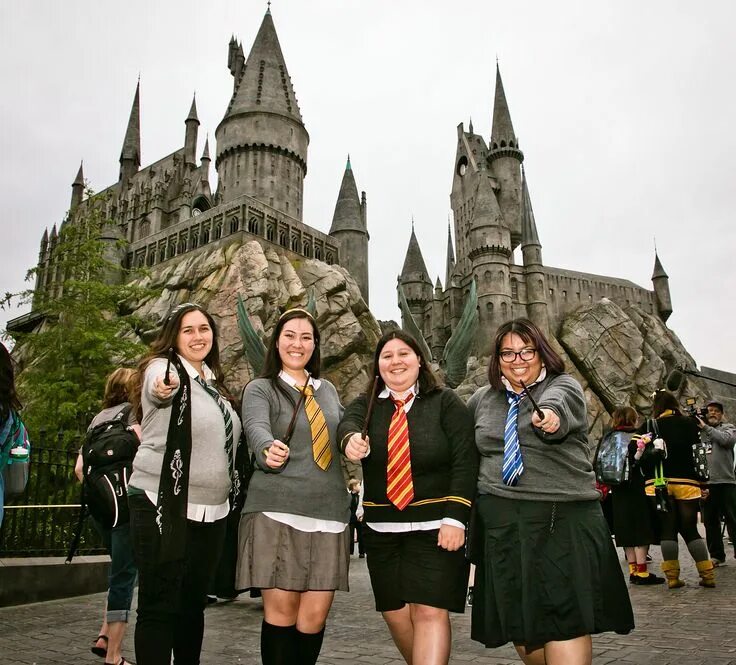 Мир гарри поттера фото The Quiet, Enduring Charm of 'Harry Potter' Style Harry potter style, Harry pott