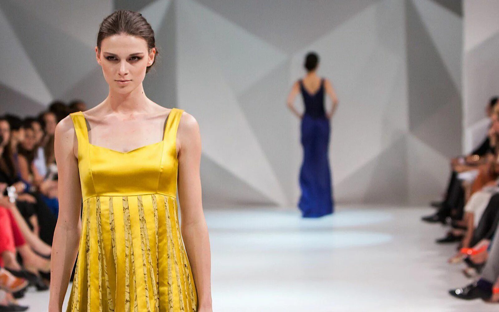 Мир моды фото London Fashion Week Goes Fur-Free, Setting a Real Trend for All Other Events to 
