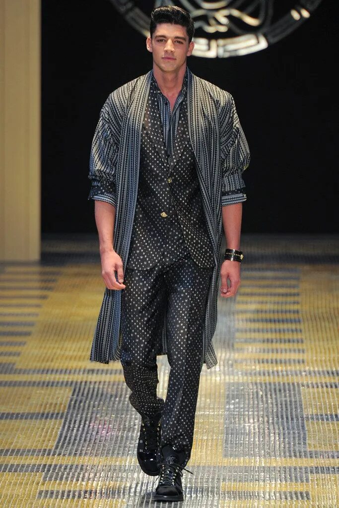 Мир мужской моды Versace Spring 2013 Menswear Fashion Show Menswear, Versace men, Versace
