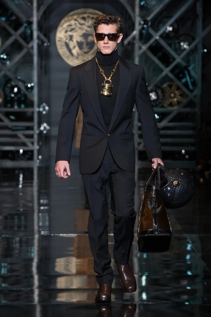 Мир мужской моды Pin on Archive: Versace Men's Fashion Shows Men fashion show, Versace men, Mens 