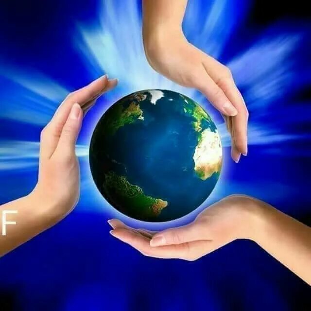 Мир на руках фото Pin by Mona Moni on Fotografi Cosmic energy, Earth, Healing