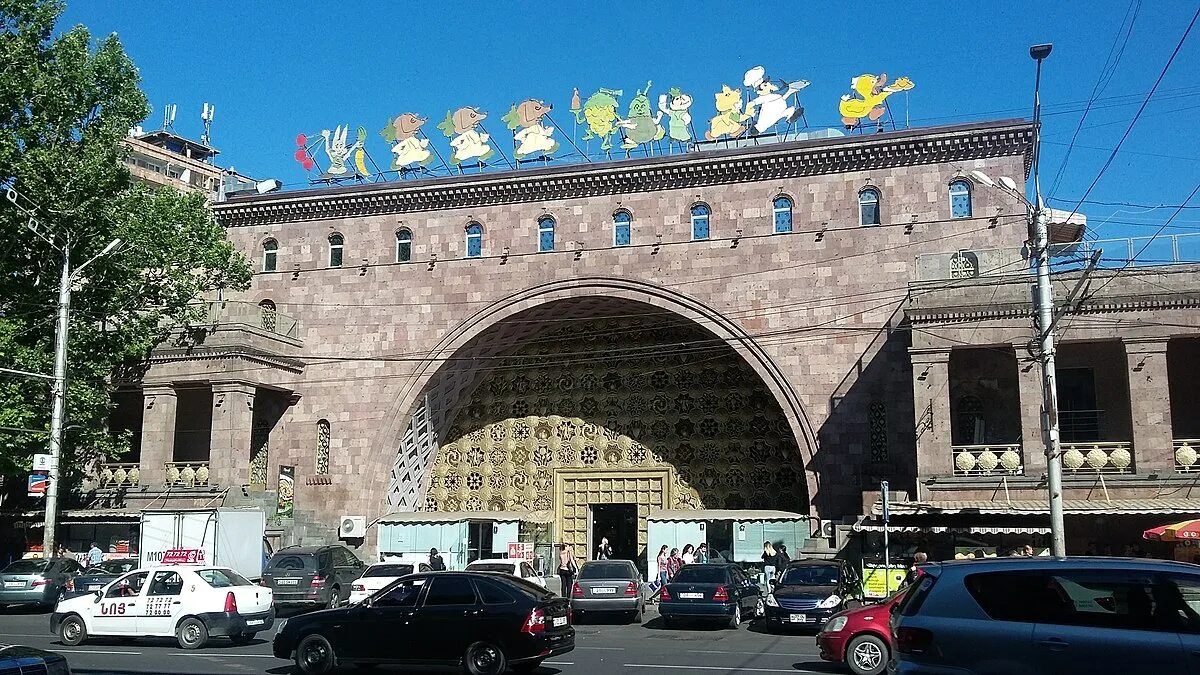 Мир золота ул хоренаци 24 ереван фото Файл:Mashtots Avenue (Yerevan) 12.jpg - Википедия