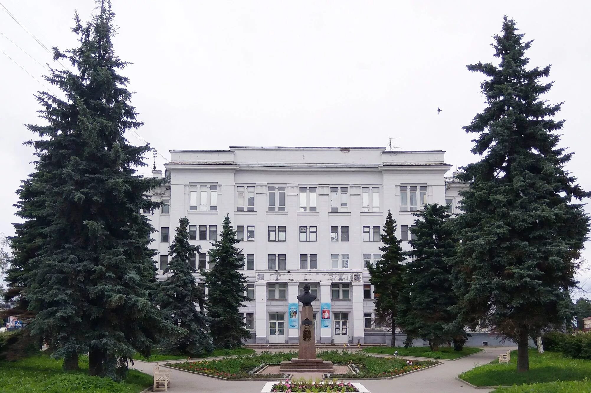 Мира 34 фото В Вологодской картинной галерее назначат нового директора