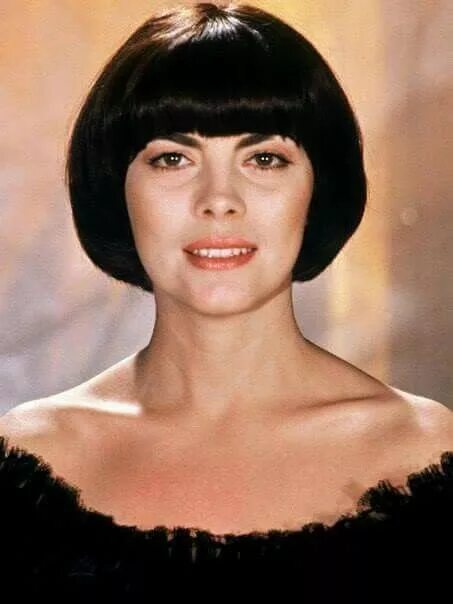 Мирей матье фото прическа в молодости Mireille Mathieu Beautiful haircuts, Short hair styles, Thick hair styles