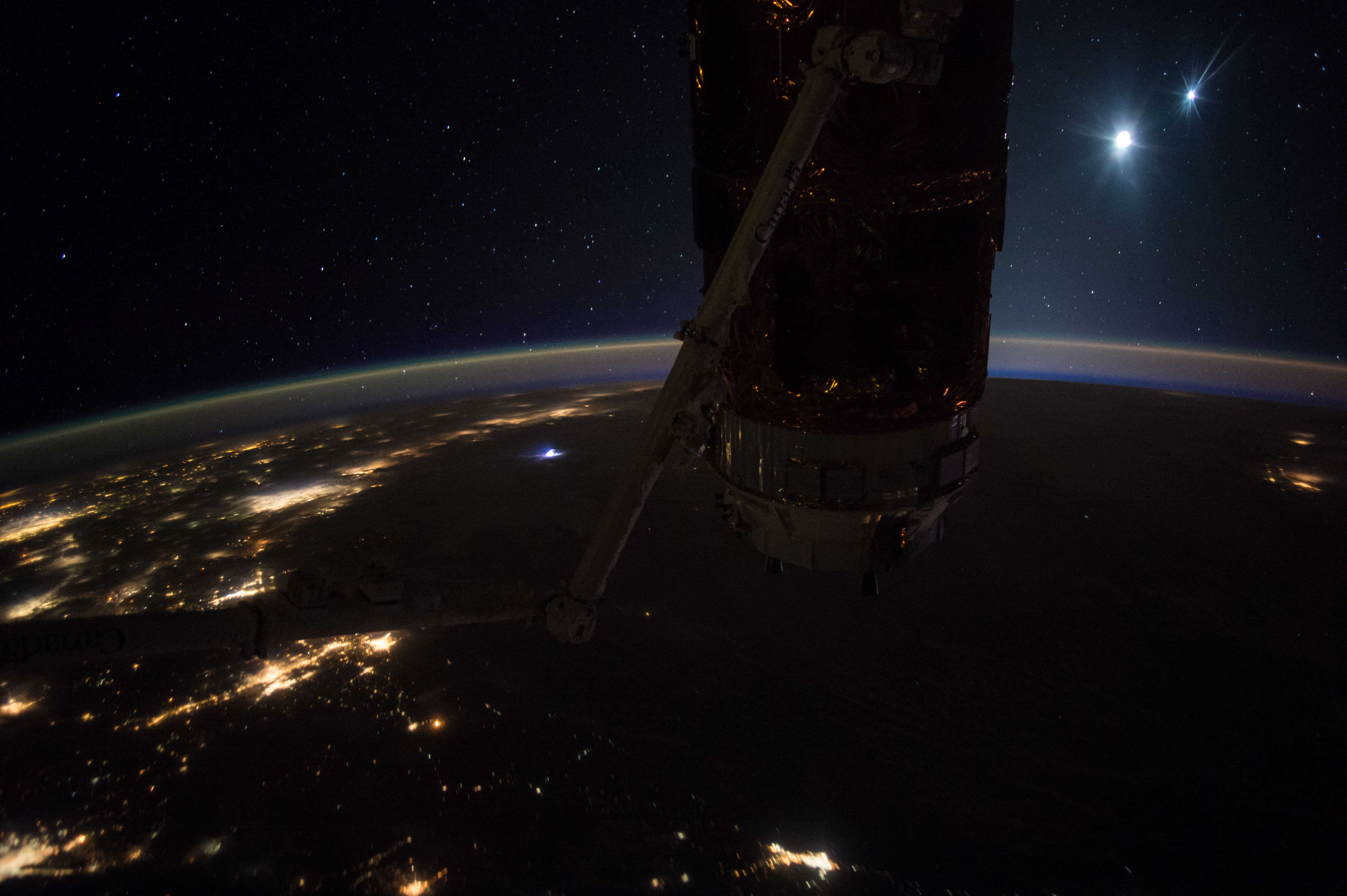 Миркосмоса ру стрижки октябрь 2024 File:ISS-44 Night view of the southern United States.jpg - Wikimedia Commons