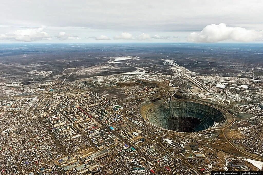 Мирный россия фото The Mir mine, also called the Mirny mine, is an open pit diamond mine located in