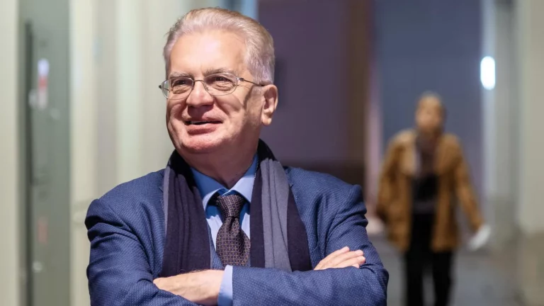 Миров роман александрович эрмитаж биография и фото Пиотровский директор эрмитажа новости - НовостиСколково.рф