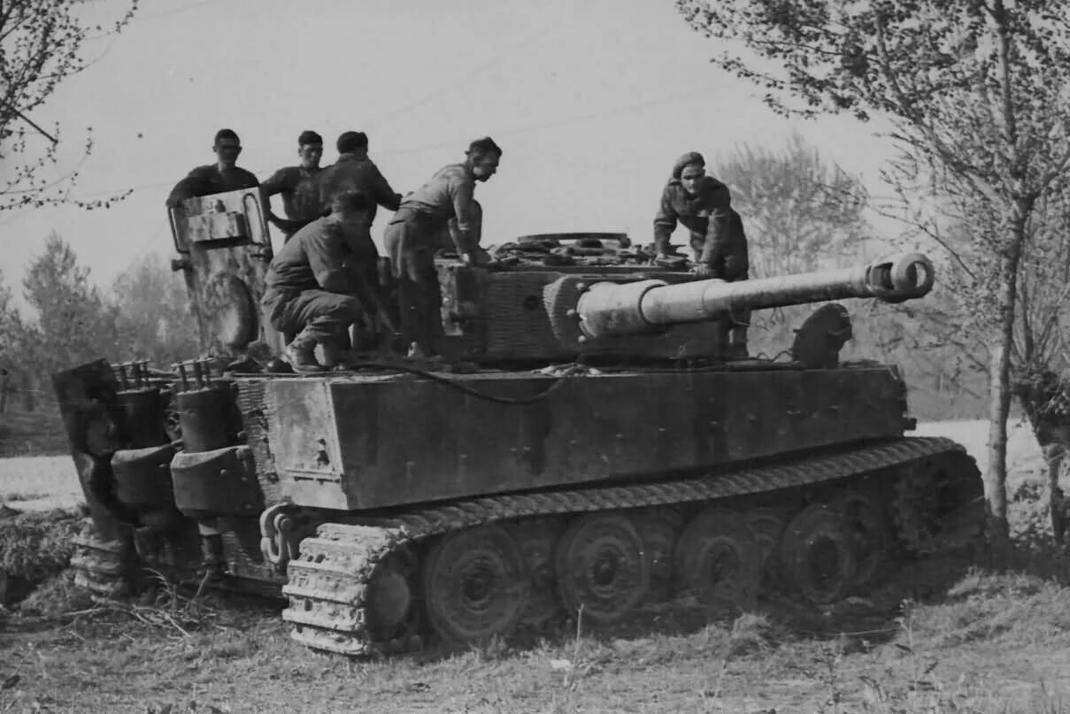 Мировое фото танка тигр Pin on PzKpfw VI Tiger Ausf E Sd.Kfz 181