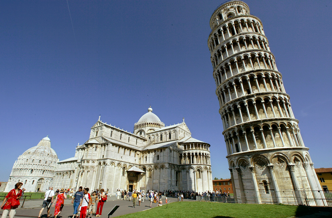Мировые достопримечательности фото с названиями Leaning Tower of Pisa is not leaning as much as it used to