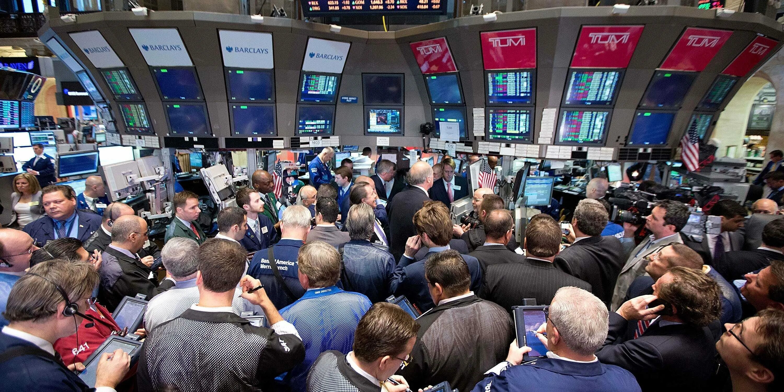 Мировые рынки фото Stock Market Outlook: S&P 500 Headed for Another Dismal Year, Experts Say - Mark