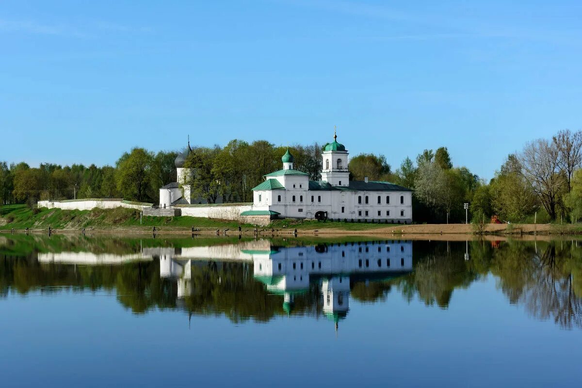 Мирожский монастырь фото Достопримечательности Пскова. Расскажем, что посмотреть и куда сходить OKvest - 
